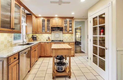 Naperville Haus | Elegant 4BR Tudor Retreat near Downtown