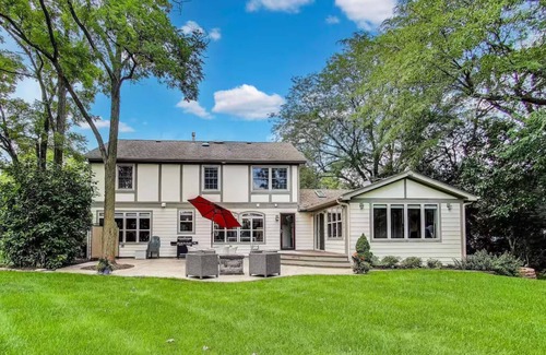 Naperville Haus | Elegant 4BR Tudor Retreat near Downtown
