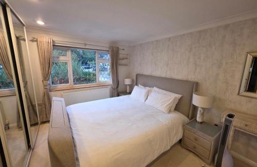 Chigwell Haus | Elegant 5BDR Executive Home Chigwell