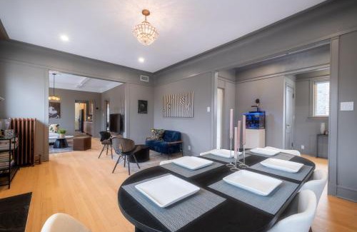 Rogers Park Wohnung | Elegant and Chic 2Bed 2Bath steps from the lake!