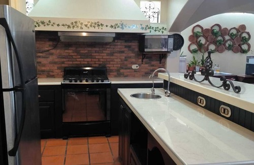 Ciudad Cariari Haus | Elegant and cozy house, Air conditioning, near by the Airport