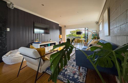 Northcote Haus | Elegant House Where you Call it Home in Northcote