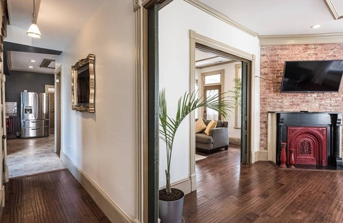 Washington Haus | Die Aussicht in DC: Elegant, Kingsize-Bett, Privatsphäre, kostenlose Parkplätze