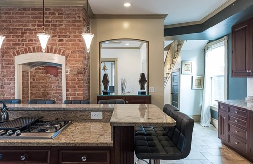 Washington Haus | Die Aussicht in DC: Elegant, Kingsize-Bett, Privatsphäre, kostenlose Parkplätze