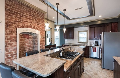 Washington Haus | Die Aussicht in DC: Elegant, Kingsize-Bett, Privatsphäre, kostenlose Parkplätze