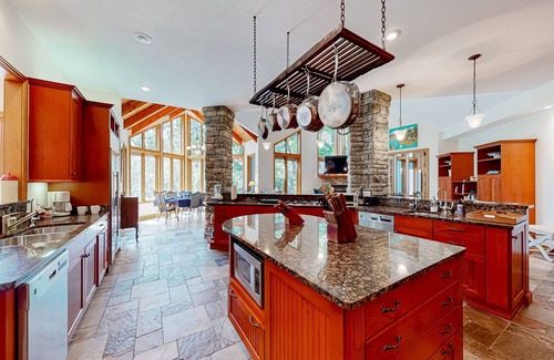 Eureka Springs Haus | Elegant lake house with gourmet kitchen, game room, scenic views & lake frontage