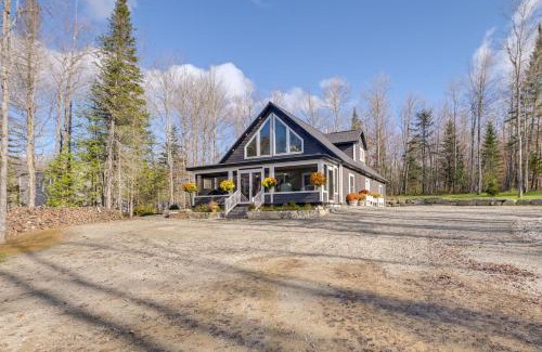 Newport Haus | Elegant Newport Cabin with Porch and Lake Access