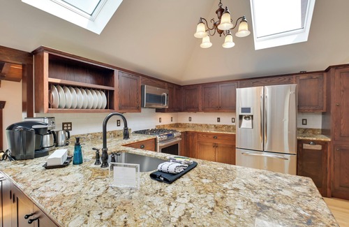 Stockton Springs Villa | Elegant Oceanfront Maine Estate w/ Gazebo