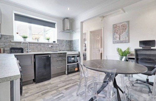 Rayleigh Wohnung | Elegant Retreat near Station, Pet-Friendly