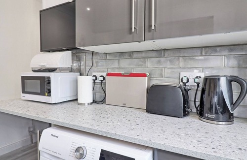 Rayleigh Wohnung | Elegant Retreat near Station, Pet-Friendly