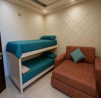 Az-Zohur Skihütte | Elegant Sea View Chalet with Private Balcony