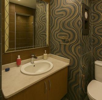 Az-Zohur Skihütte | Elegant Sea View Chalet with Private Balcony