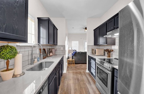 Uptown Haus | Elegant styled 3BR home 5-min from Beale Street