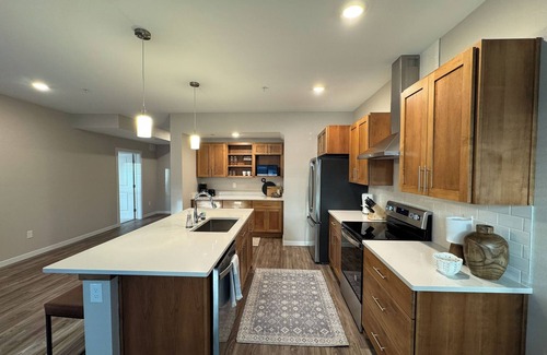 Roosevelt Haus | Elegant Townhouse near NDSU and Downtown Fargo #101