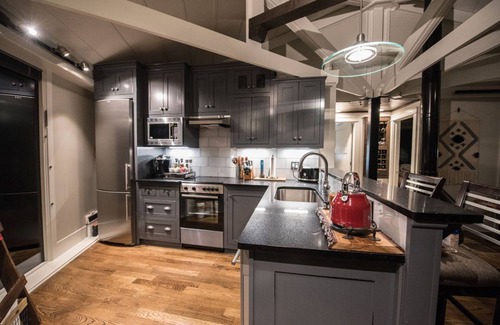 Big Canoe Kabine | Elegant Treetop Escape in Big Canoe, close to all amenities. Dog friendly!