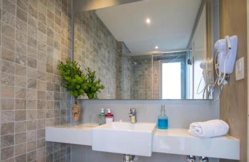 Asuncion Wohnung | Elegant Urban Getaway Gym, Pool