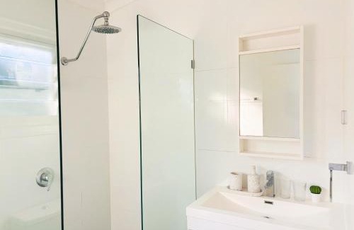 Kenmore Haus | Elegant Villa Near Shopping Mall