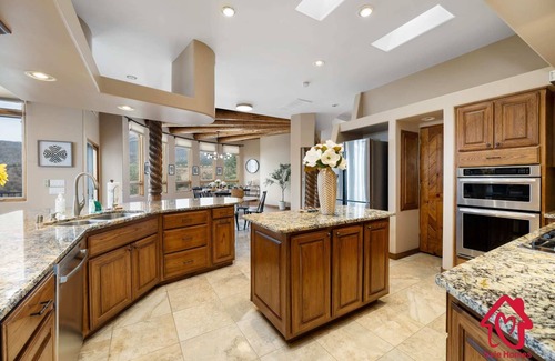 North Albuquerque Acres Haus | Elena's Sandia Sanctuary - An Irvie Home