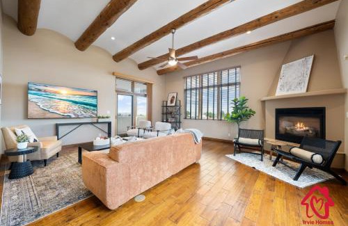 North Albuquerque Acres Haus | Elena's Sandia Sanctuary - An Irvie Home