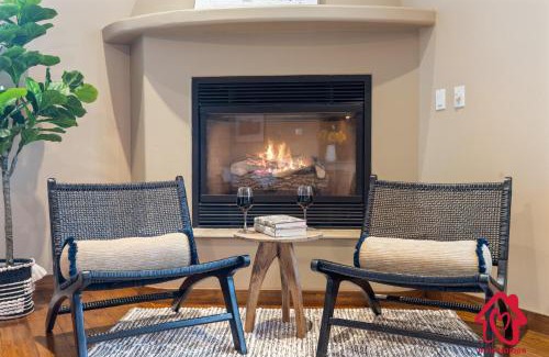 North Albuquerque Acres Haus | Elena's Sandia Sanctuary - An Irvie Home