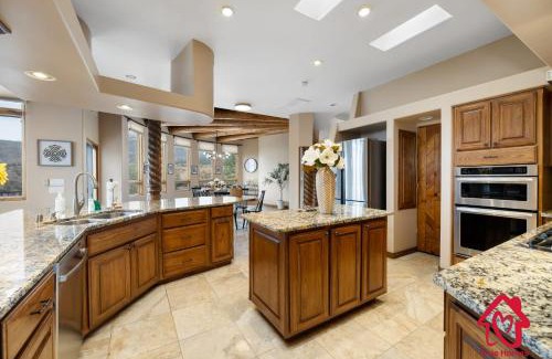 North Albuquerque Acres Haus | Elena's Sandia Sanctuary - An Irvie Home