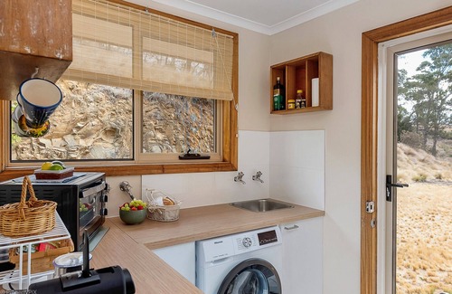 Acton Park Wohnung | Elevated Retreat: 100+ Acres with Stunning Water Views; refreshing and blissful!