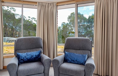 Acton Park Wohnung | Elevated Retreat: 100+ Acres with Stunning Water Views; refreshing and blissful!