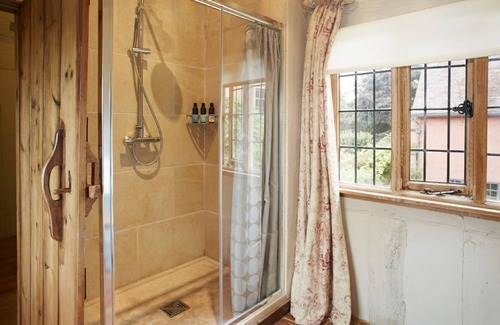 Pauntley Hütte | Elinor Fettiplace, auf dem Gelände des elisabethanischen Pauntley Court, ist perfekt für einen romantischen Kurzurlaub.