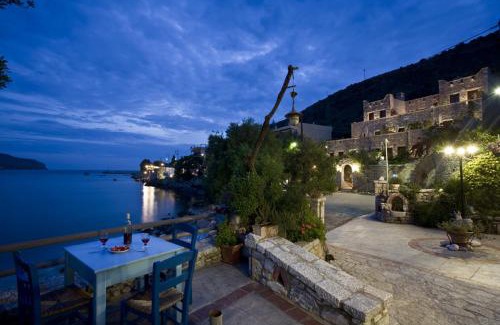 Karavostasi Haus | Elixirion Guest House
