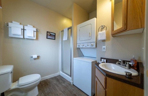 Orick Haus | Elk Meadow Cabins 9B Prairie Creek - Single Room