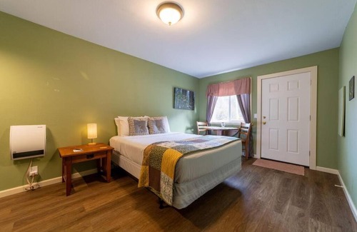 Orick Haus | Elk Meadow Cabins 9B Prairie Creek - Single Room