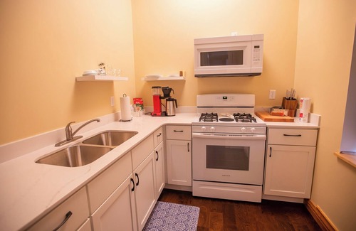 Elkader Bed & Breakfast | Downtown 2nd floor suite