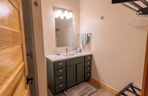 Elkader Bed & Breakfast | Downtown 2nd floor suite