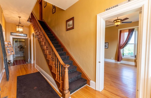 Elkader Haus | Elkader Jailhouse Inn (Entire Inn)