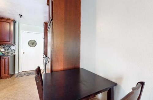 Elkhorn Village Hotel | Elkhorn Angani 54