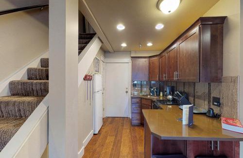 Elkhorn Village Hotel | Elkhorn Angani 81