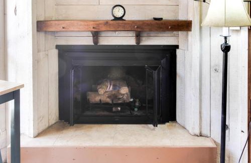 Elkhorn Village Hotel | Elkhorn Studio Condo - The Clocktower