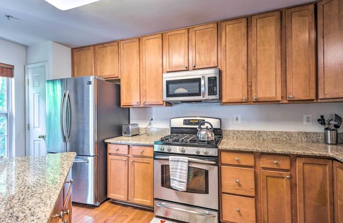 Elkridge Haus | Elkridge Townhome ~ 15 Mi to Dtwn Baltimore!