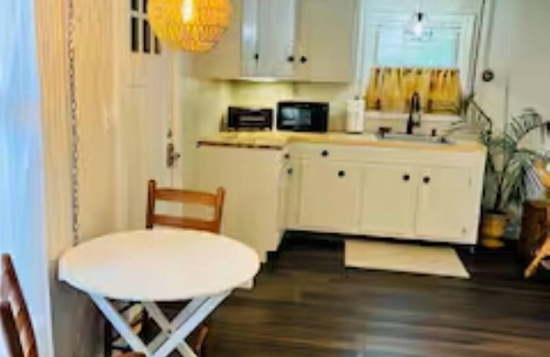 Bridgton Haus | Ell Suite walk to town beach