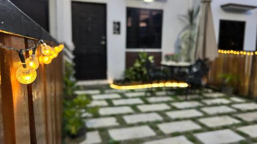 Dasmarinas Wohnung | Ellie's Tiny House - Cozy Getaway with Kitchen & Pool Access near SM Dasmariñas