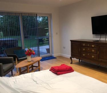 Austerfield Haus | Ellington Apartment