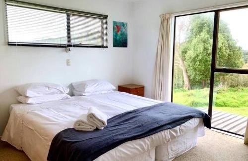 Rawhiti Haus | Elliot Bay - Hilltop Cottage