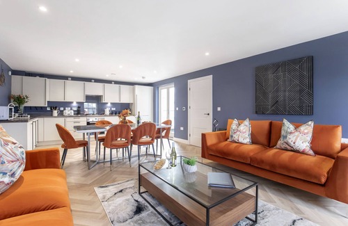 Cheltenham Wohnung | Elliot Oliver - Luxury 3 Bedroom Town Centre Apartment With Parking