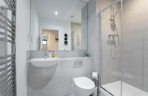 Gloucester Wohnung | Elliot Oliver - Stylish 2 Bedroom Apartment With Parking In The Docks