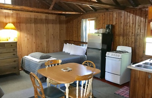 Grawn Kabine | Ellis Lake Resort - Zedernblockhaus - Interlochen / Traverse City