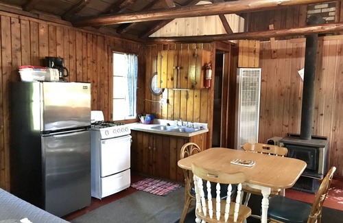 Grawn Kabine | Ellis Lake Resort - Zedernblockhaus - Interlochen / Traverse City