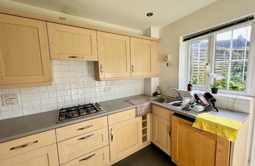 Lychpit Haus | Elvetham Nest Guesthouse, Basingstoke