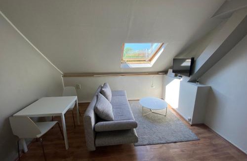 Krefeld Wohnung | EMAS 8 Wohnung mit 2 Einzelbetten, Küche, Dusche, TV