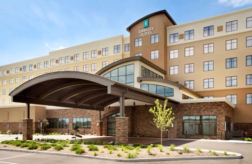 North Canton Hotel | Embassy Suites by Hilton Akron Canton Airport