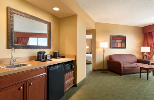 Peoria Hotel | Embassy Suites by Hilton E Peoria Riverfront Conf Center
